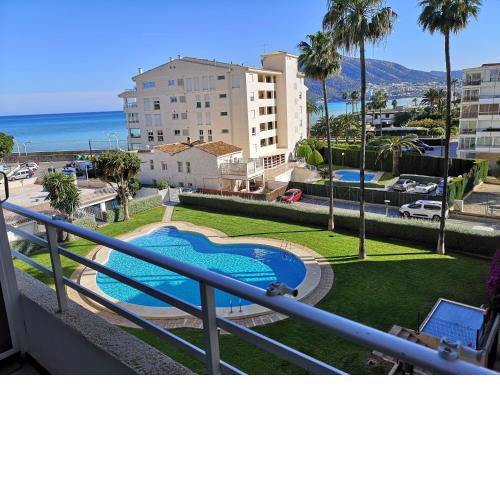 Apartamento frente a Club Naútico con piscina