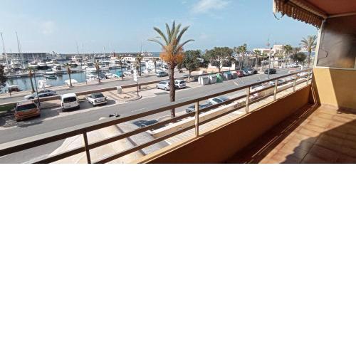 Apartamento Frente al club Nautico, soleado y en primera linea de playa