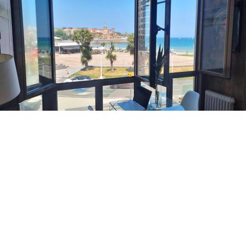 Apartamento la Escalerona con vistas al mar