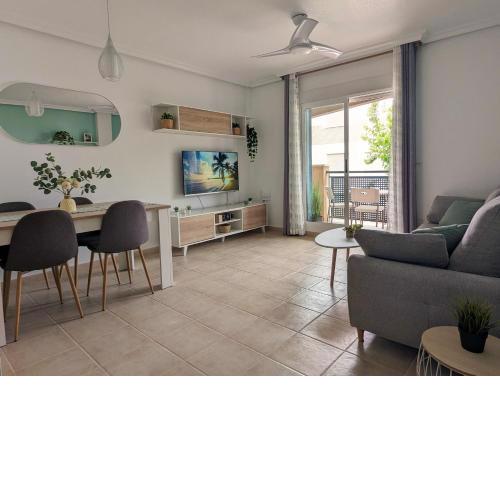 Apartamento Las Palmeras - Con Terraza, barbacoa, aire acondicionado y a 250m de la playa!