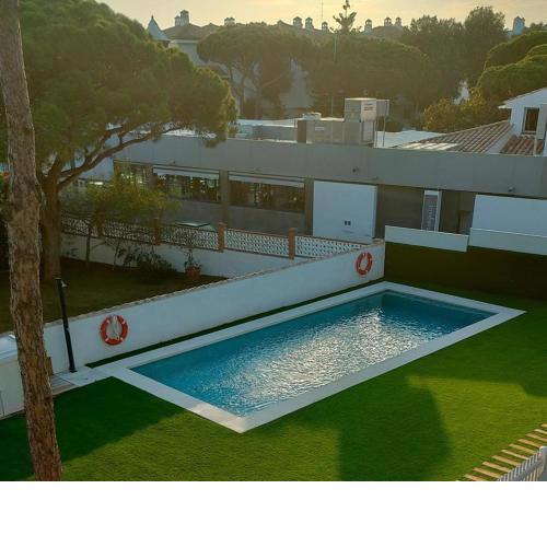 Apartamento Mistral 5, con piscina y parking.