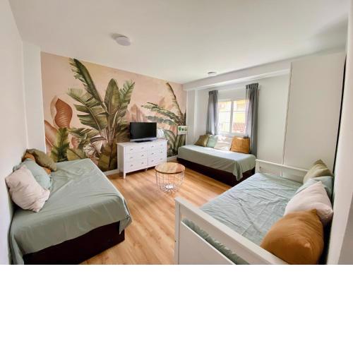 Apartamento moderno con jardín exclusivo cerca de la playa by Livingrincón