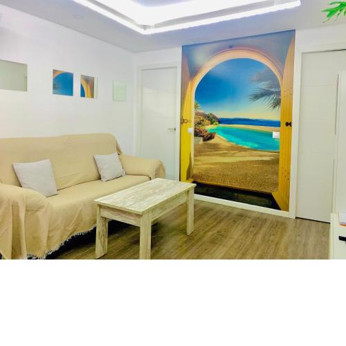 Apartamento Moderno tipo Semisótano en playa Las Canteras con WIFI