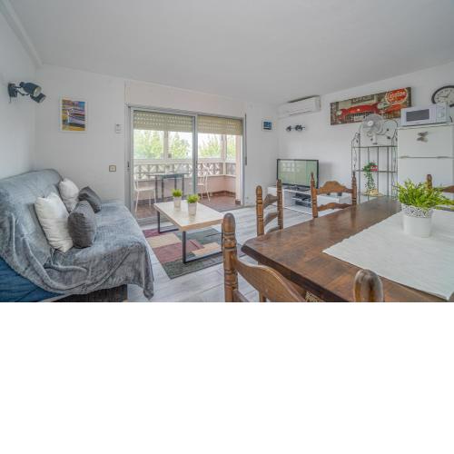 Apartamento muy bien situado, en la avenida principal y muy cerca de la playa.