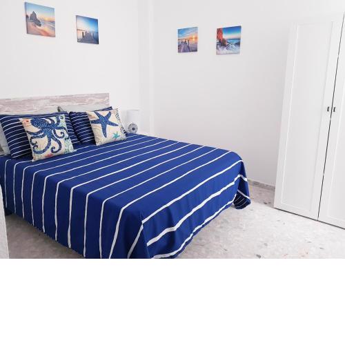 Apartamento nuevo y céntrico, con 2 dormitorios, Aire Ac y WIFI -SÓLO FAMILIAS Y PAREJAS-
