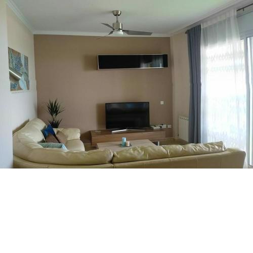 Apartamento para 5 personas frente al mar con piscina y parking