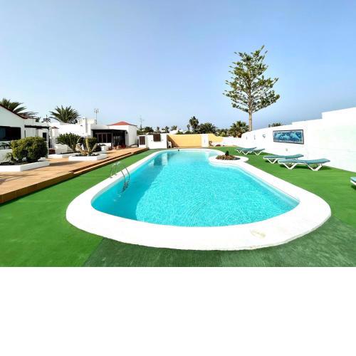 Apartamento para nudistas, con vista a la piscina, en Charco del Palo