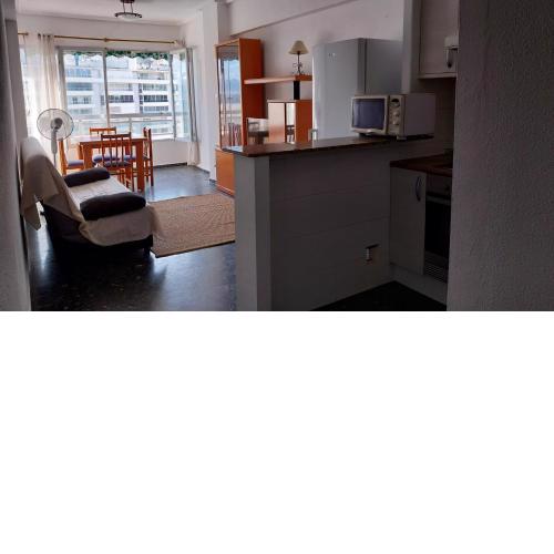 Apartamento pequeño frente al mar con piscina