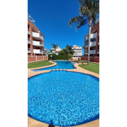Apartamento planta baja con piscina