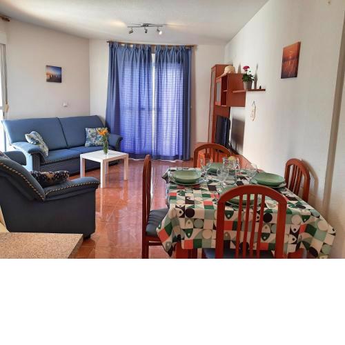 Apartamento playero con vistas a la montaña