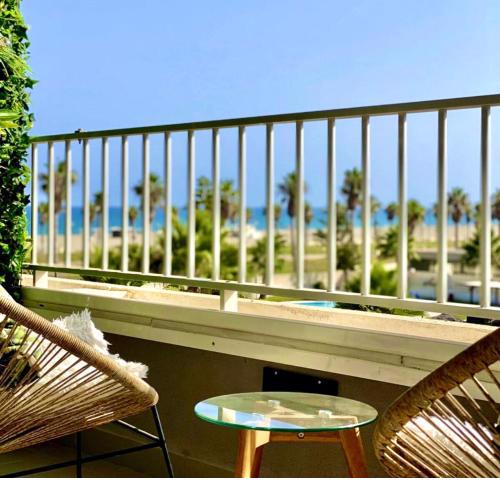 Apartamento precioso, Primera línea playa, Netflix, garaje, Wifi, Piscina,Vistas mar