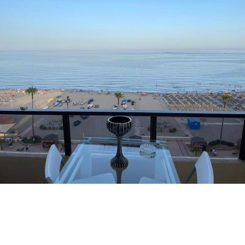 APARTAMENTO PRIMERA LINEA PLAYA.