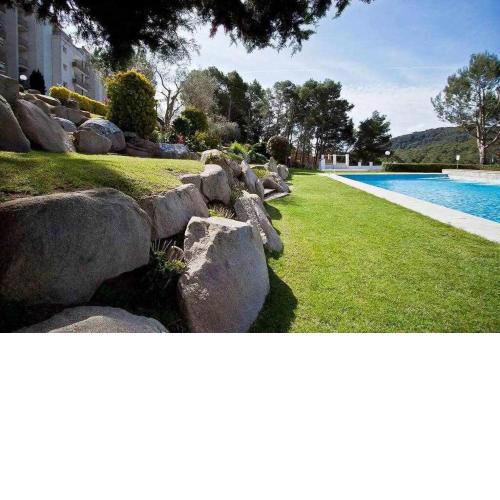 Apartamento recién reformado con piscina y AC