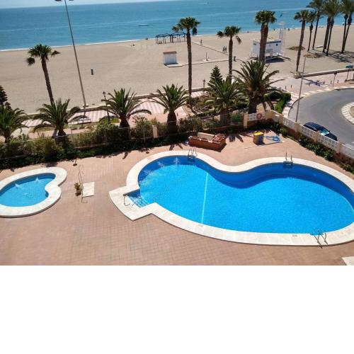 APARTAMENTO ROMANILLA FRENTE AL MAR
