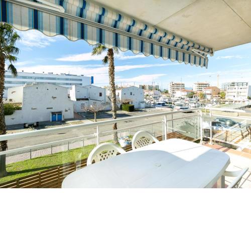 Apartamento Roses, 2 dormitorios, 5 personas - ES-228-119