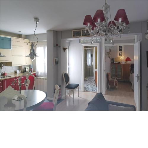 Apartamento San Quirce - céntrico y reformado- wifi y netflix