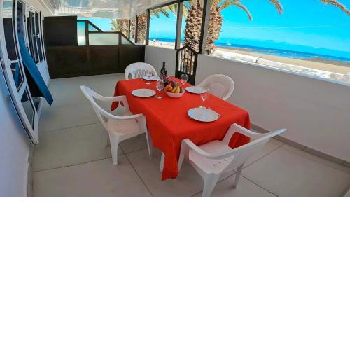 Apartamento Tierra, Primera línea Mar