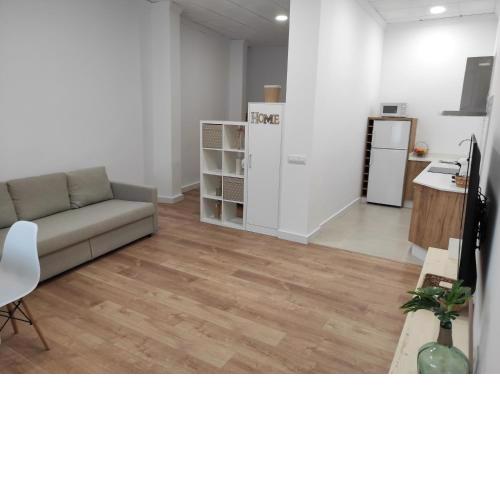 APARTAMENTO TURISTICO LEO BAENA
