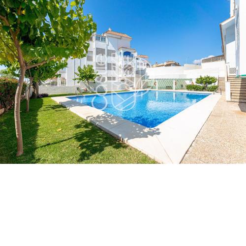 APARTAMENTO VACACIONAL A 10 MIN PUERTO DE BENALMADENA Y LA CARIHUELA PISCINA PLAYA PARKING GRATIS