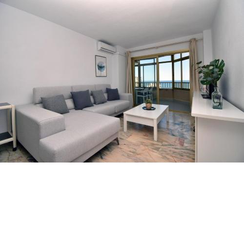 Apartamento vistas al mar y piscina