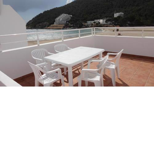Apartamentos Cala Llonga