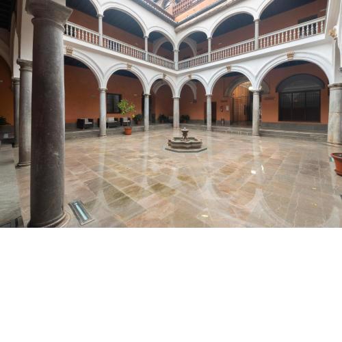 APARTAMENTOS PALACIO DE LOS JERÓNIMOS free parking
