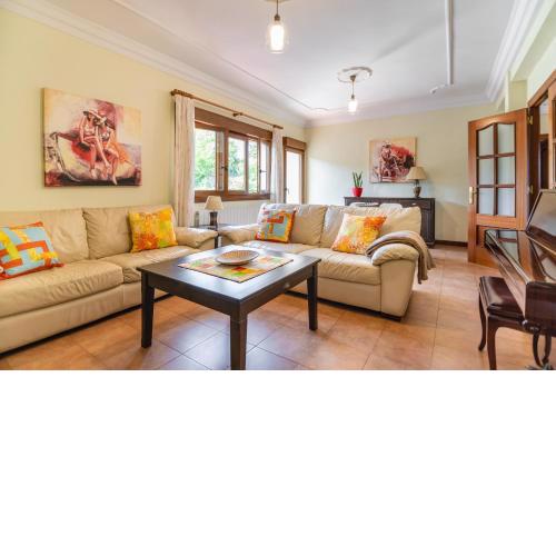Apartamentos privados con jardín y barbacoa compartida en Laredo