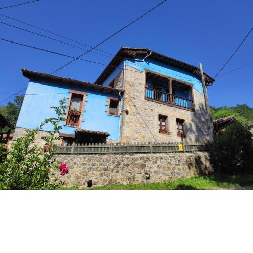 Apartamentos Rurales La Caviana