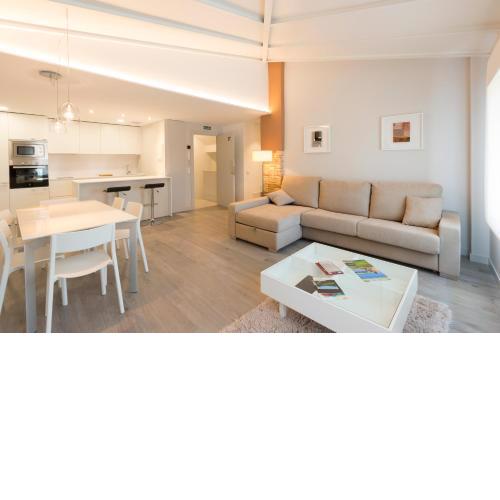 APARTAMENTOS TURISTICOS - PAPEL ARMADO - Calle Caldereros 33