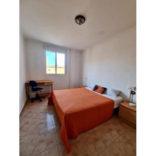 apartemento ideal grupo y familia climatisacion y cerca playa . mongrell