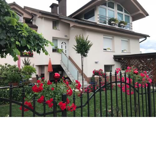 Apartma House of Roses