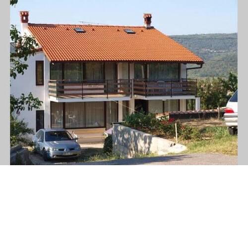 APARTMA NEVENKA POBEGI