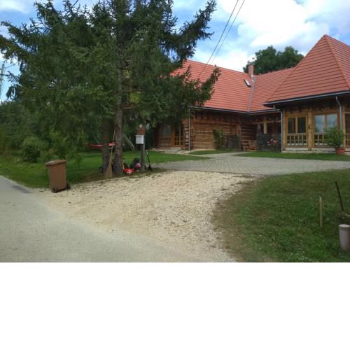 Apartman egy Makovecz Imre tervezte házban