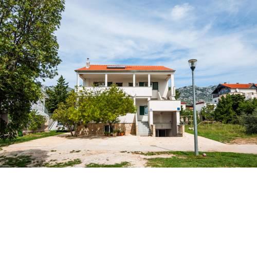 Apartman Iva-family holiday 250 m from pebble beach