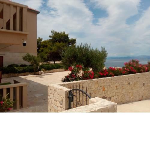 Apartman Matan,Postira