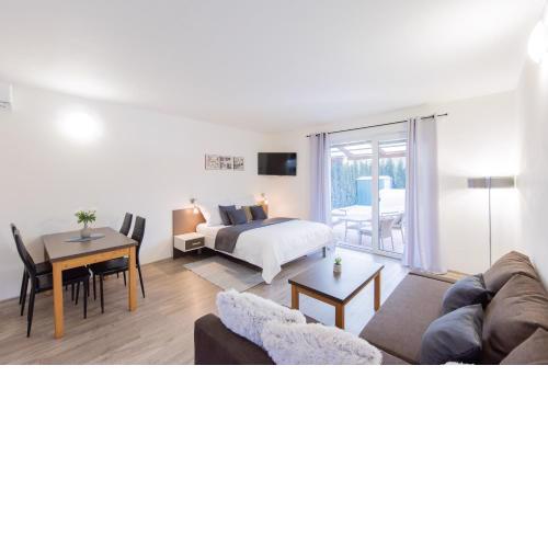 Apartmán Sophia 4 s terasou a bazénem
