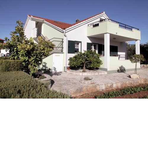 Apartman Tone
