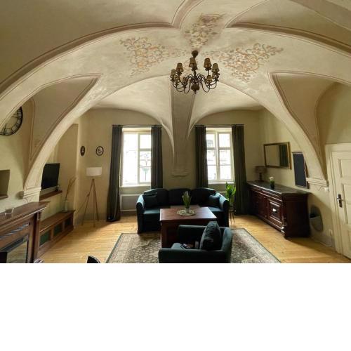 Apartmán v studni na streche