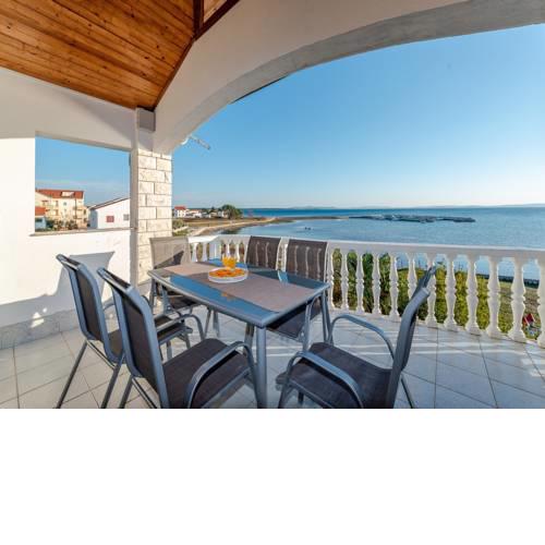 Apartmani "BATELA"