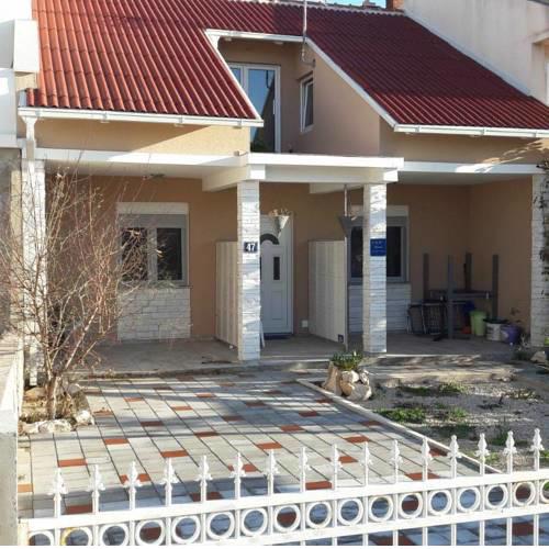 Apartmani Petrović Povljana
