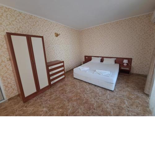 Apartment 24, RYOR