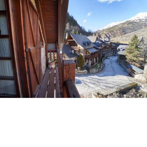 Apartment 3 bedrooms with ski locker and parking at Baqueira-Beret
