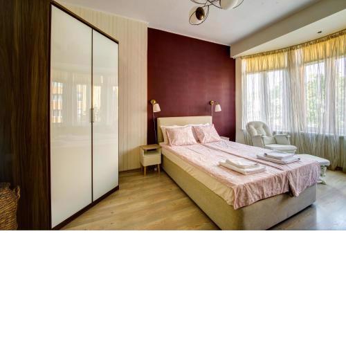 Apartment 65 - Airy Aprt at Top Center