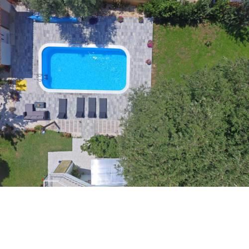 Apartment 877-1