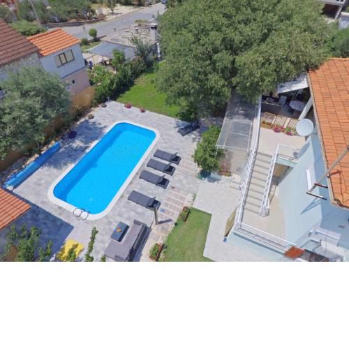 Apartment 877-2
