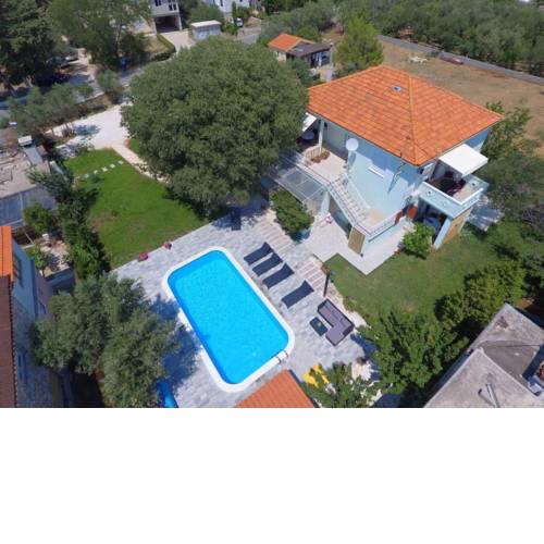 Apartment 877-3