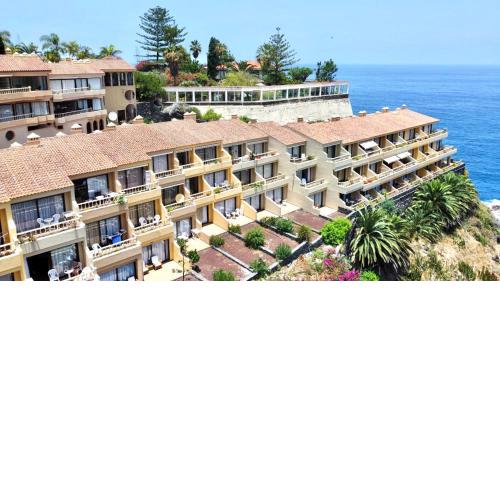 Apartment AP1,with sea views, free wifi in all common areas, pool in Playa Roques