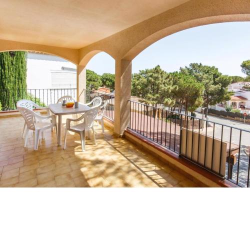 Apartment Apartament Isern Dalt by Interhome