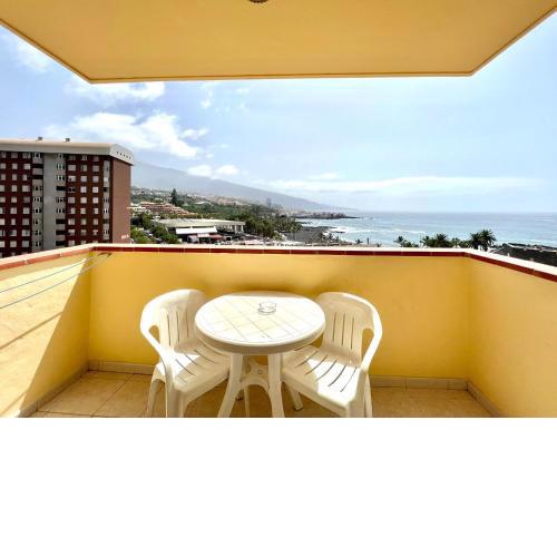 Apartment at few metres from the beach, with pool and beautiful view
