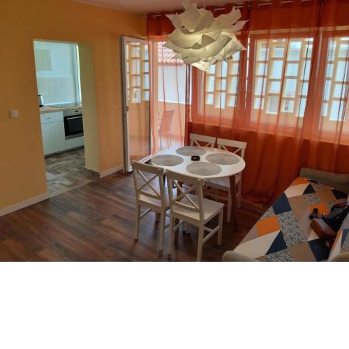 Apartment City Base, fantastic location on main square!